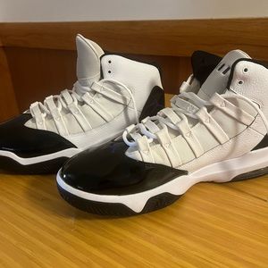 Jordan Max Aurora Concord Sz 12, lightly worn